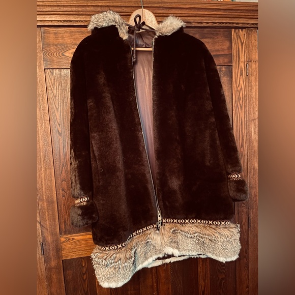 Authentic Vintage Women’s Size Large Eskimo Mouton and Coyote Coat - Picture 1 of 10